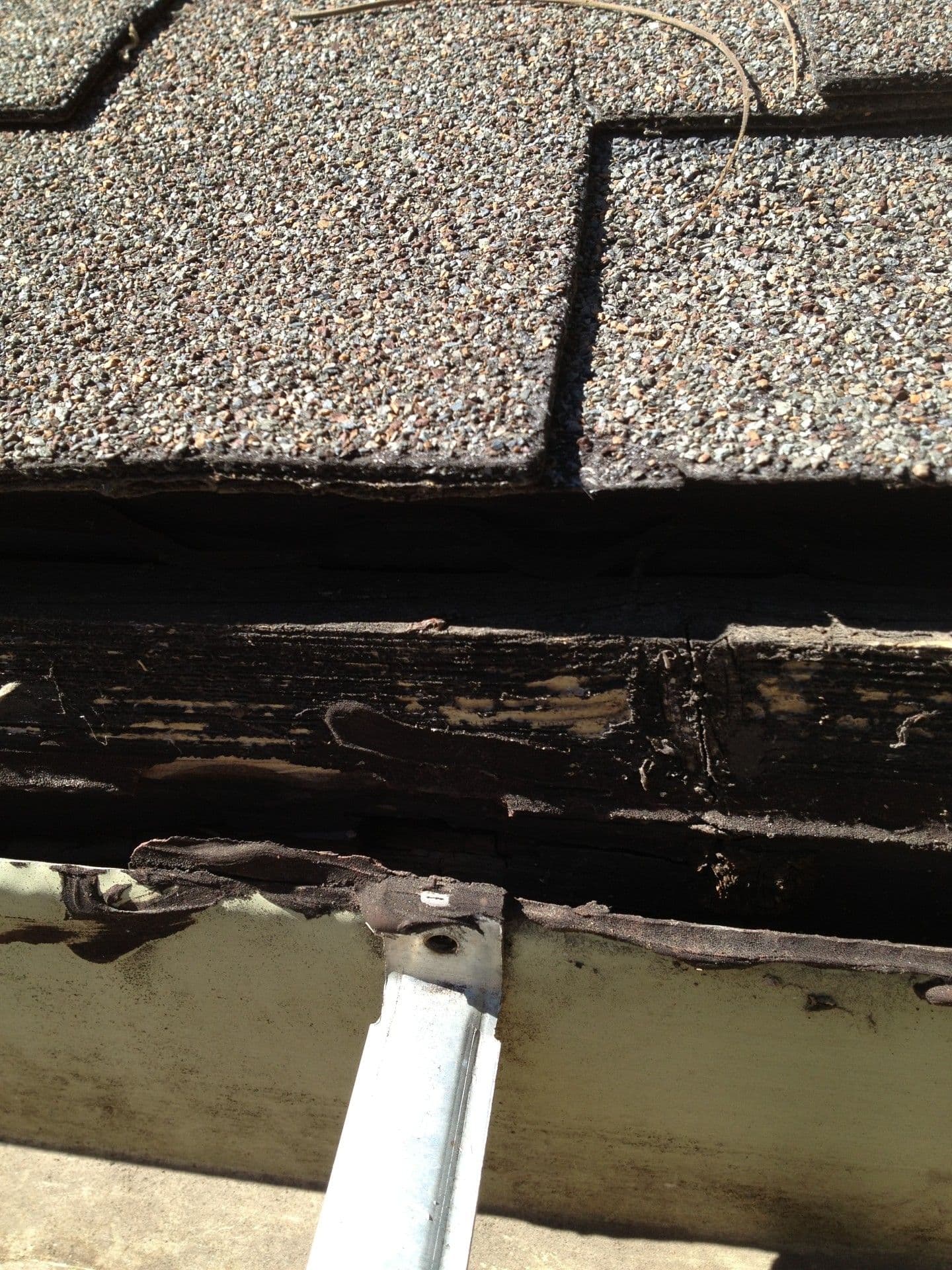 wood-rot-behind-gutter