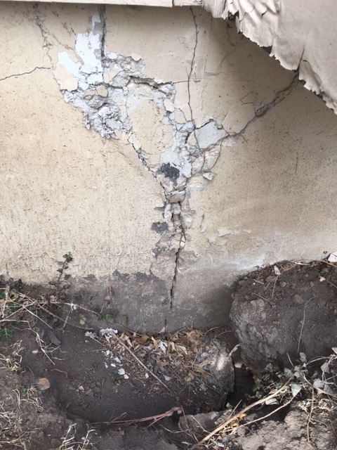 Foundation cracks caused by poorly functioning gutters