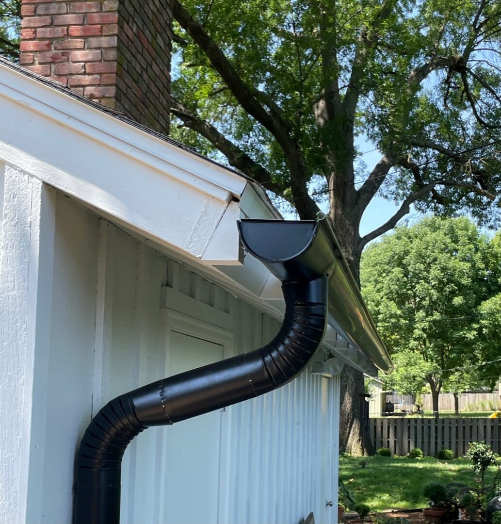 overland-park-half-round-gutter-black